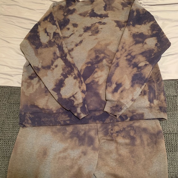 Bleach Tie Dyed Sweatshirt & Sweatpant set - Picture 2 of 3